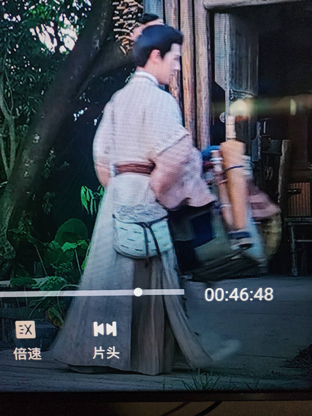 #追剧打卡##追剧[超话]##尚公主# 喜欢言二的包包，尤其对编织加珠珠装饰的包带毫无抵抗力，有同款卖吗？ ​