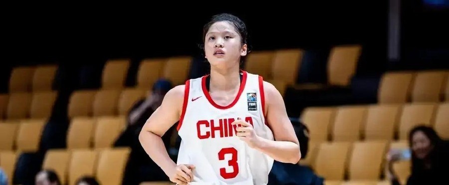 中国U18女篮14次参加亚洲杯，从来没有缺席过决赛。2026年10月9日，第一节只拿9分，让澳大利亚砍了31分。第一次没进决赛。
网易新闻当天的标题写得很直接：“创历史最差战绩！中国女篮惨负卫冕冠军 首次无缘U18亚洲杯决赛”。虎扑上有球迷评论说，强度匹配不上，动作都变形了，直接拉爆了。还有一条评论