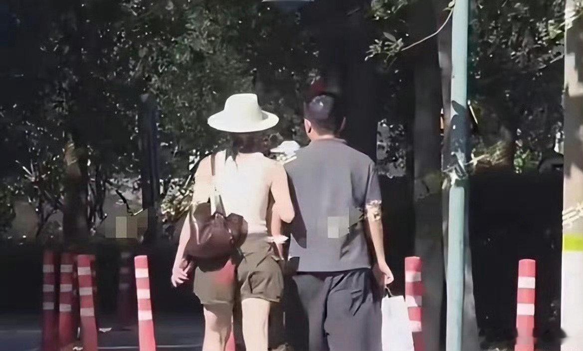 该消息称演员李梦被匿名网友爆料已在月子中心生女，依据是她2021年与导演邬浪结缘、2024年公开恋情，且2026年中起公开露面明显减少，但截至目前当事人及工作室均未回应，且缺乏照片或视频等实质证据；综合来看，这目前仅是一条有待证实的网络传闻
你们觉得李梦有孩子这件事是真的吗 ​
