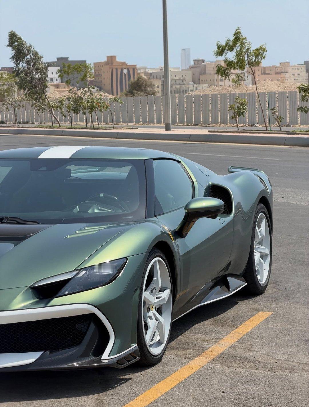 Ferrari 296 Speciale 
油漆：Verde Minerale ​