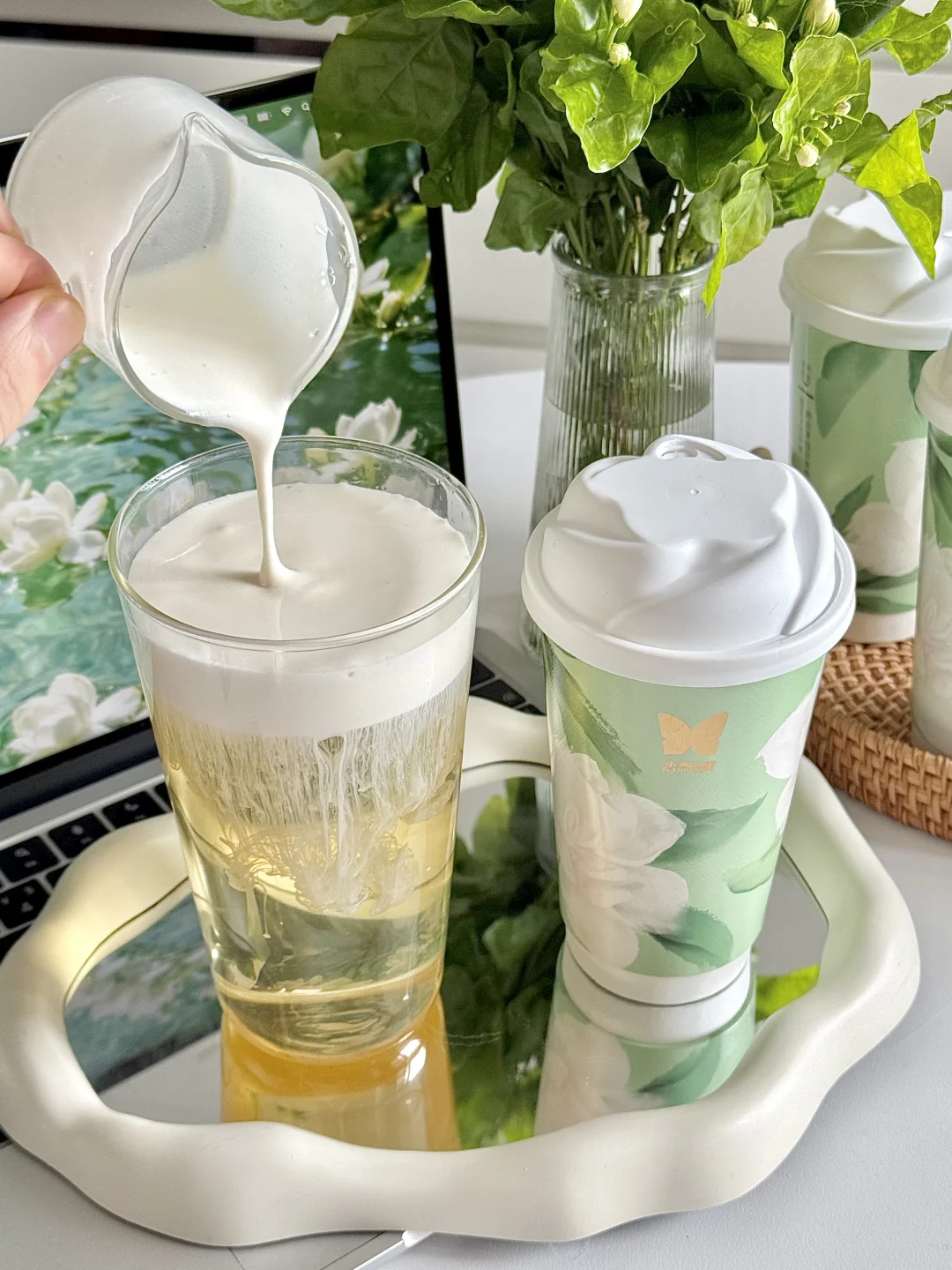 芝芝星人真的会被香飘飘这杯奶盖迷晕…