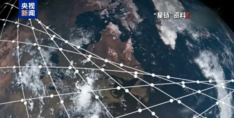 星链被限速了。乌军无人机飞过每小时80公里，信号断。不是俄军打断的。是华盛顿。同一周，还有另外两件事。特朗普绕过基辅，直接跟普京谈成柴油协议；乌克兰连续两天在俄军导弹来袭时，没有收到美国预警情报。三件事压在一起，基辅那边用了一个词。不是&失望&34;，不是&34;遗憾&34;。
泽连斯基接受《金融时报》采访，说的是&34;