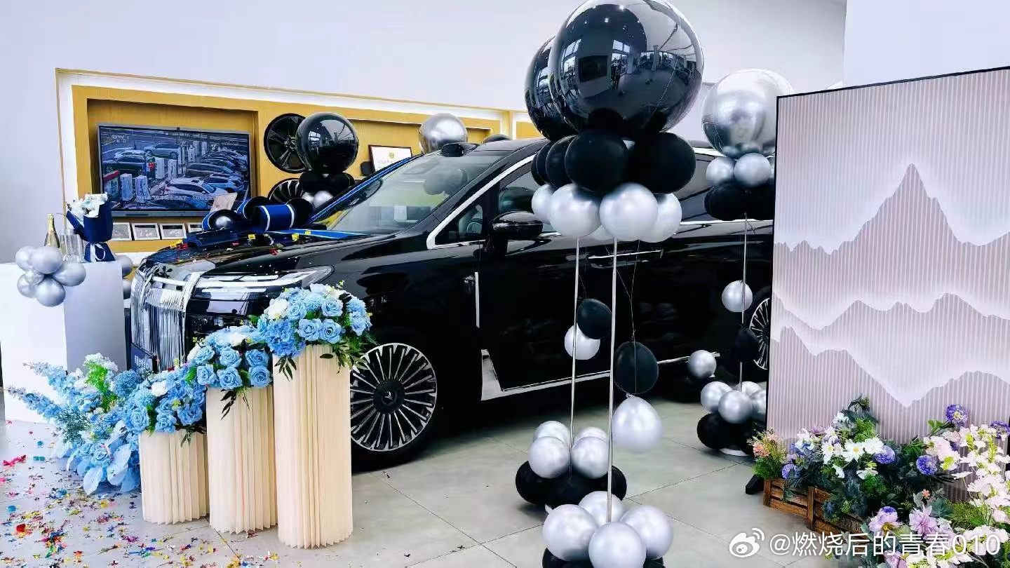 提车打卡✅岚图梦想家9。豪华座舱、强劲动力，装得下家人欢喜，也撑得住日常奔波。 ​