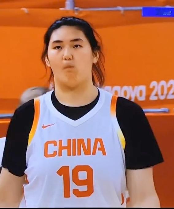 中国女篮69分大胜印尼队，张子宇登场13分钟，13投10中，高效砍下22分，5篮板.3助攻.罚球2中2.正负±为+38，
22分.+38全队最高
[赞][给力][比心][点亮平安灯]