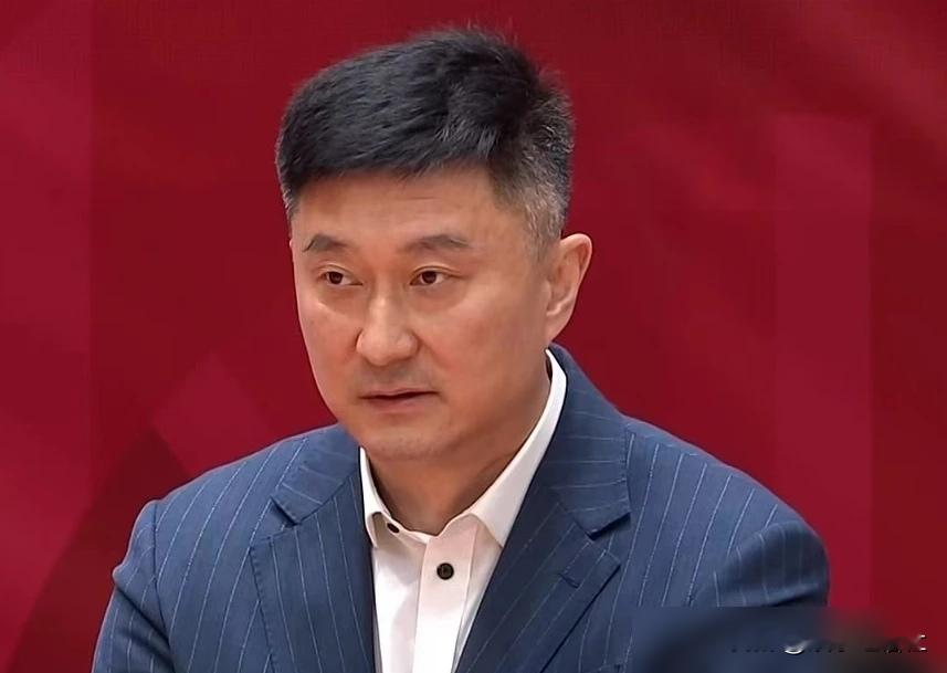 杜锋赛后发言上热搜了！CBA官网数据显示，广东赢上海那场末节前失误就1...