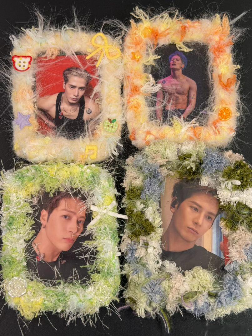 #王嘉尔[超话]##王嘉尔是Jacky的唯一[超话]##王嘉尔magicman2世界巡演# 
王嘉尔MM2物料第一弹

🍓钩针小卡套🍓

物料女工先开工了
会做成条件伸手（超话等级/买专记录）

欢迎老师们来抓我
敬请期待第二弹[兔子] ​
