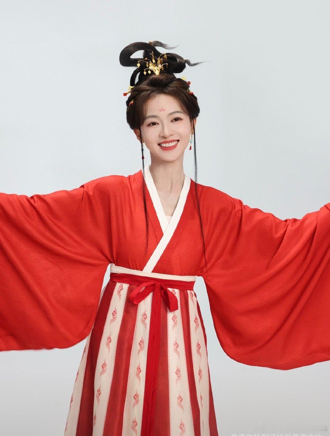 #吴谨言[超话]##吴谨言秦长歌# wjy #吴谨言凤不栖#  

爱恨藏心，谋断在骨，秦长歌的复杂与鲜活，遇上方知角色的  再合适不过！以演技立住人物，以实力诠释锋芒，祝《凤不栖》拍摄圆满，期待吴谨言演绎的秦长歌惊艳荧幕！



｜吴谨言秦长歌｜吴谨言凤不栖｜ ​