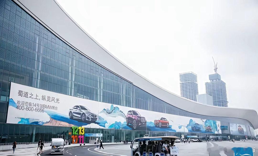 中国十大企业：位居全球首位：
​1、华为公司：5G，世界第一
2、大疆：无人机，世界第一
3、比亚迪：新能源汽车，世界第一
4、宁德时代：储能电池，世界第一
5、中国中车：高铁，世界第一
6、三一重工：挖掘机，世界第一
7、隆基绿能：光伏组件，世界第一
8、振华重工：港机器械，世界第一
9、中国建筑 ​