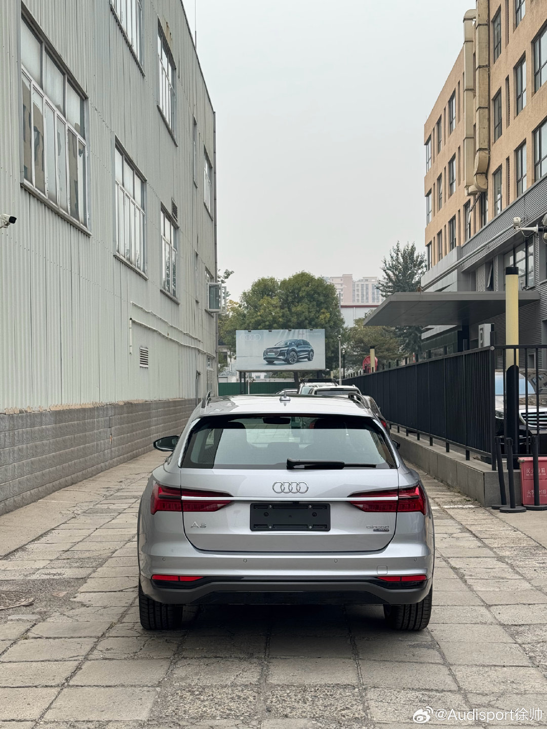 最后一批奥迪C8系列旅行车 奥迪A6Avant 奥迪A6allroad 颜色星辰灰 传奇黑 曼哈顿灰 花剑银
#奥迪##a6allroad# ​