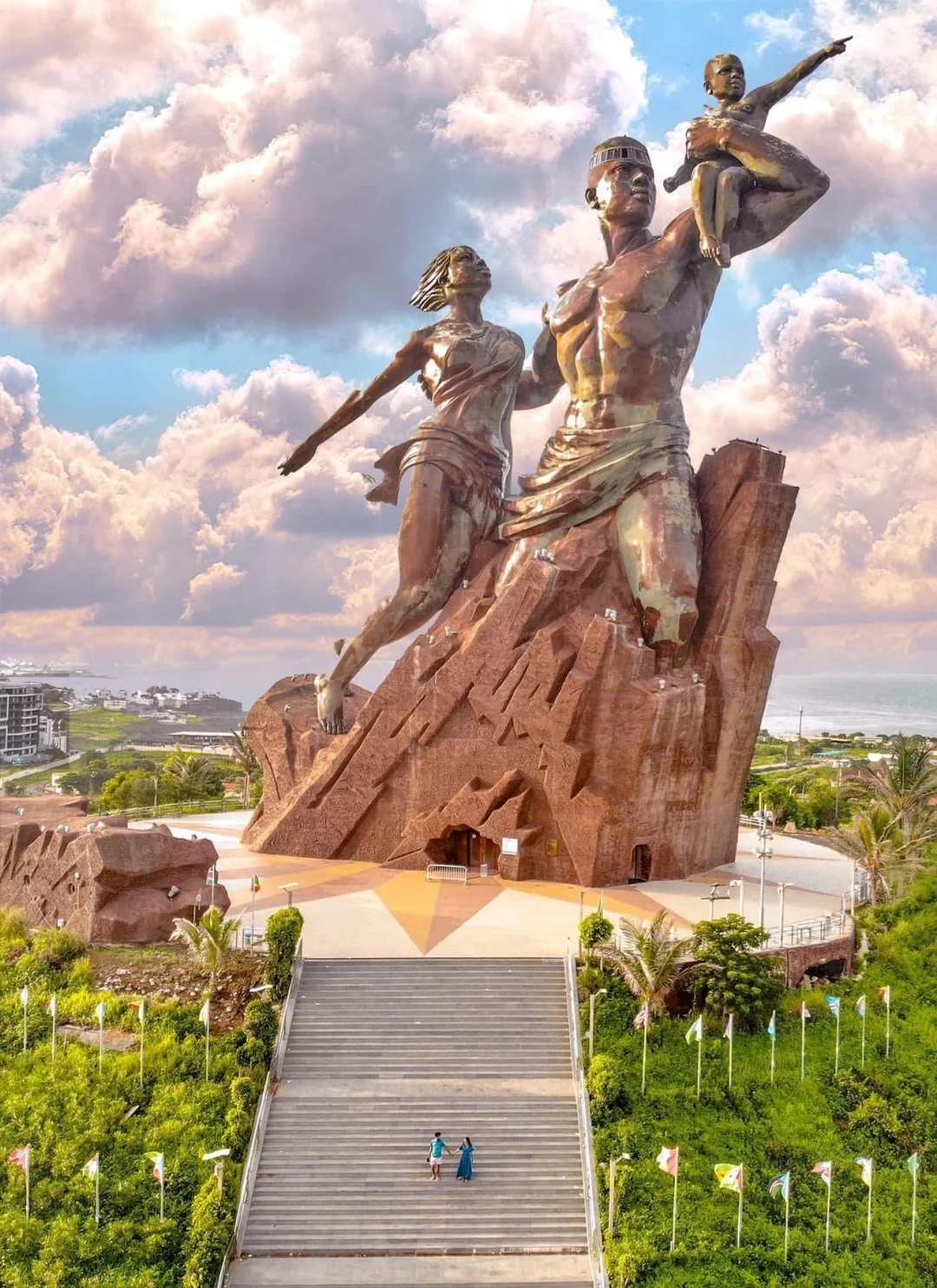 朝鲜出口非洲的巨型纪念碑，体型非洲第一