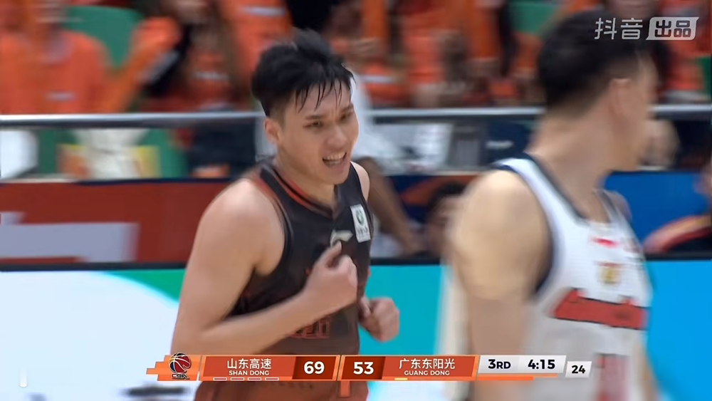 CBA状元王少杰，年薪近300万，如今却被2000万的转会费卡住了。...