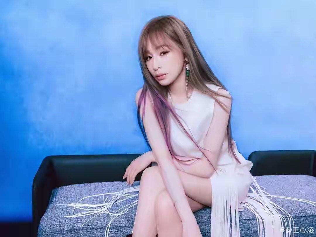 潘玮柏感谢王心凌“救命之恩”：表演时频繁眨眼、笑不出来，以为是胖了，幸好王心凌细心发现，才意识到问题严重性并紧急就医，结果查出来是面瘫！ ​