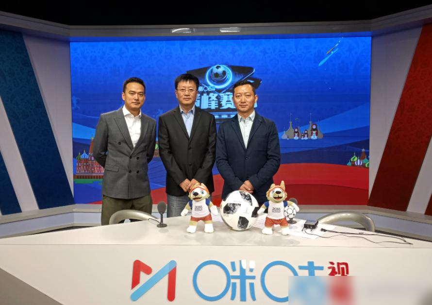 男篮连日本二队都打不过，凭什么敢逼着球迷掏几百块看球？
新合同直接腰斩，从5年20亿暴跌到7.5亿，各俱乐部分红从3000万断崖砸到800万，缩水超七成。
平台亏钱了，联赛没招了，转头就把算盘打在球迷头上。常规赛近四成场次搞收费，一个篮球通捆绑销售，硬收近三百块。
外战输得连底裤都不剩，关起门