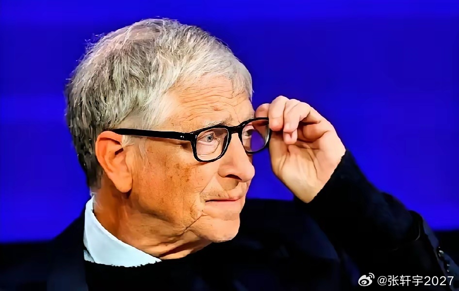 让人吃惊！就连发明大佬都开始警告，AI可能暗藏巨大风险！
​​​​比尔·盖茨发出警示，AI或许是人类最危险的一项发明 。
​​​​微软总裁布拉德·史密斯更是感慨，如今AI受到的监管，居然还比不上洗衣机和一盒牛奶严格。
​​​​盖茨还透露了一个惊人的测试结果：
OpenAI和Anthropic的AI模型，已经在 ​