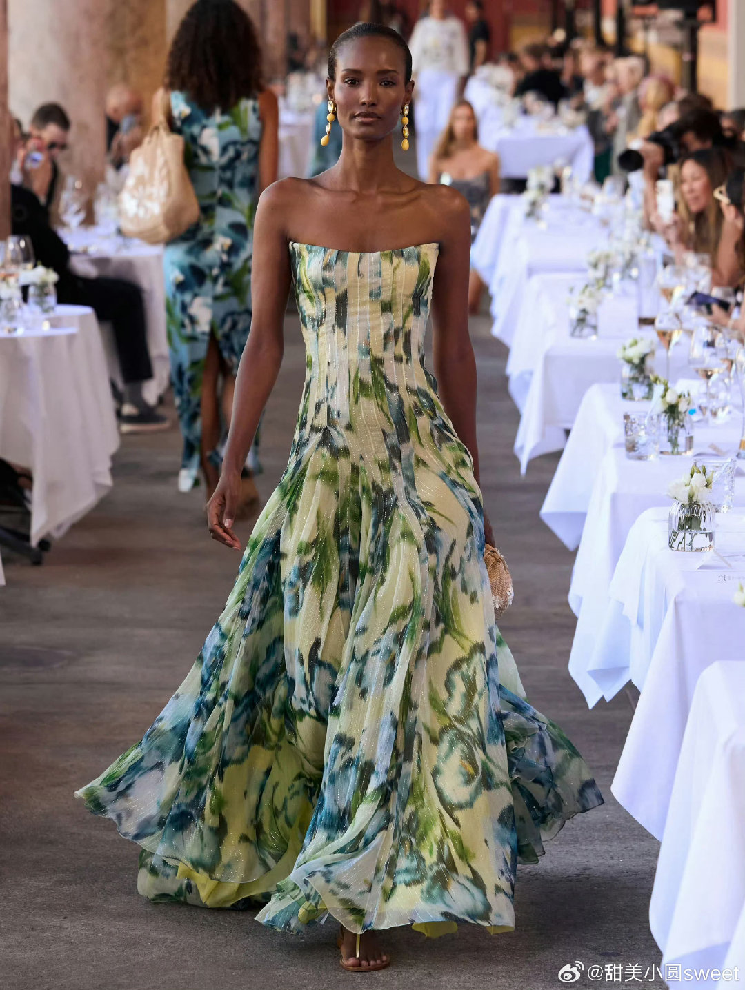 Oscar de la Renta 2027 春夏
#时装周##大秀直击# ​​​#巴黎时装周# ​
