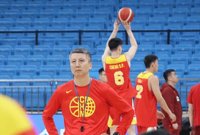 宋翔：中国队将在后卫和锋线上各裁一人，最终确定12人名单  更多评分和...