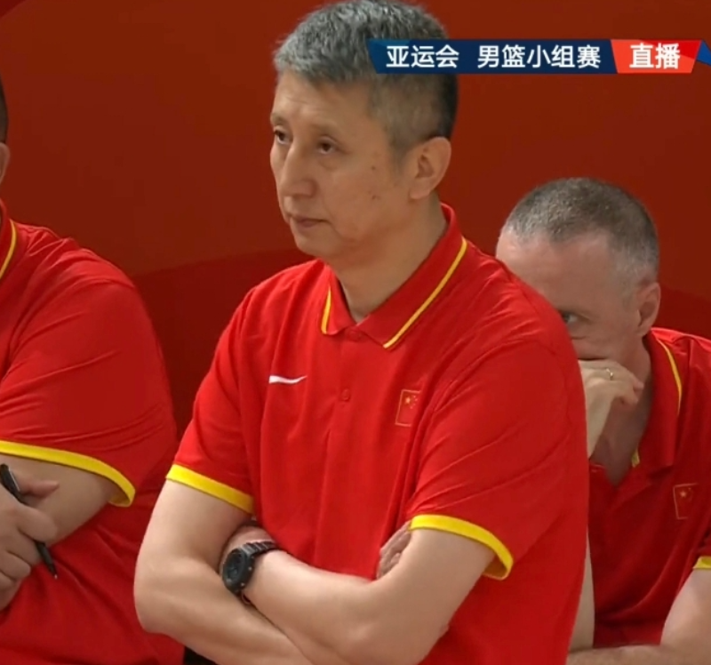 19分4助攻，赛后郭士强这样评价庞峥麟：“这是亚运会首场比赛，也是庞峥麟第一场打亚运会，可以看出，他在场上非常兴奋，出手也很果断！”


郭士强这话说得实在，可你细品，字缝里全是故事。庞峥麟今年27岁，放在中国篮球的语境里，这个年纪才第一次打亚运会，本身就是个异类。


他没走过CBA青训的路子，没