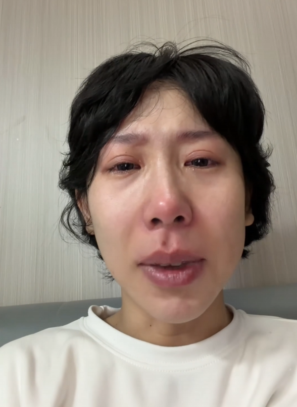 25岁辽宁网红“嘻嘻徐宝”走了，太让人惋惜。她曾自述患癌前的生活：天天熬夜，一天只吃两顿，水几乎不喝，咖啡奶茶当水灌，外卖重油重辣是常态。年轻不是挥霍的资本，身体垮了，什么都没了。别等躺在病床上才后悔，从今天起，好好吃饭，早点睡觉，少喝饮料多喝水。健康这东西，失去一次就再也回不来了。