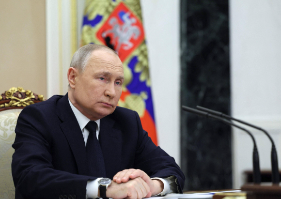 局势失控，俄高超导弹铺天盖地，单日伤亡破千，基辅防空彻底崩溃
9月17日凌晨，俄军再次对基辅等地发动大规模空袭，导弹与无人机成批扑向乌克兰纵深，波兰战机也随即紧急升空，而就在几天前，乌军数百架无人机同样大举扑向俄罗斯本土。围绕这轮突然加码的互袭，除了战火正在快速向双方大后方蔓延这一变化值得关注外，还