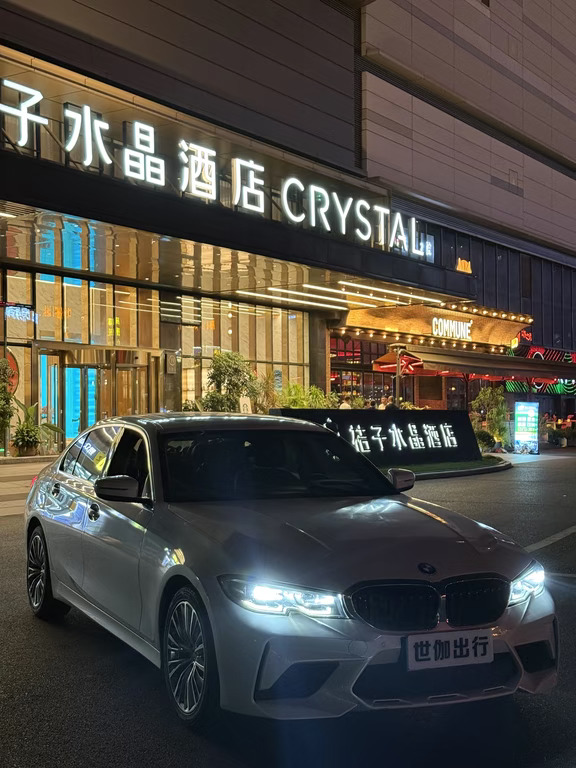 宝马3系个人闲置出租，车况很新，内饰干净