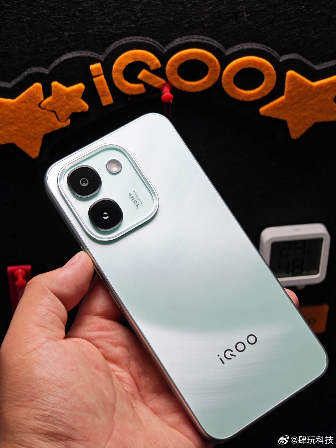 iQOOZ11S到手用了几天，没想到裸机握持手感出乎意料的好，搭配上这块天玑7500慢血版处理器，日常刷个视频，打打游戏，真的完全够用。#iQOOZ11S##iqoo[超话]# ​