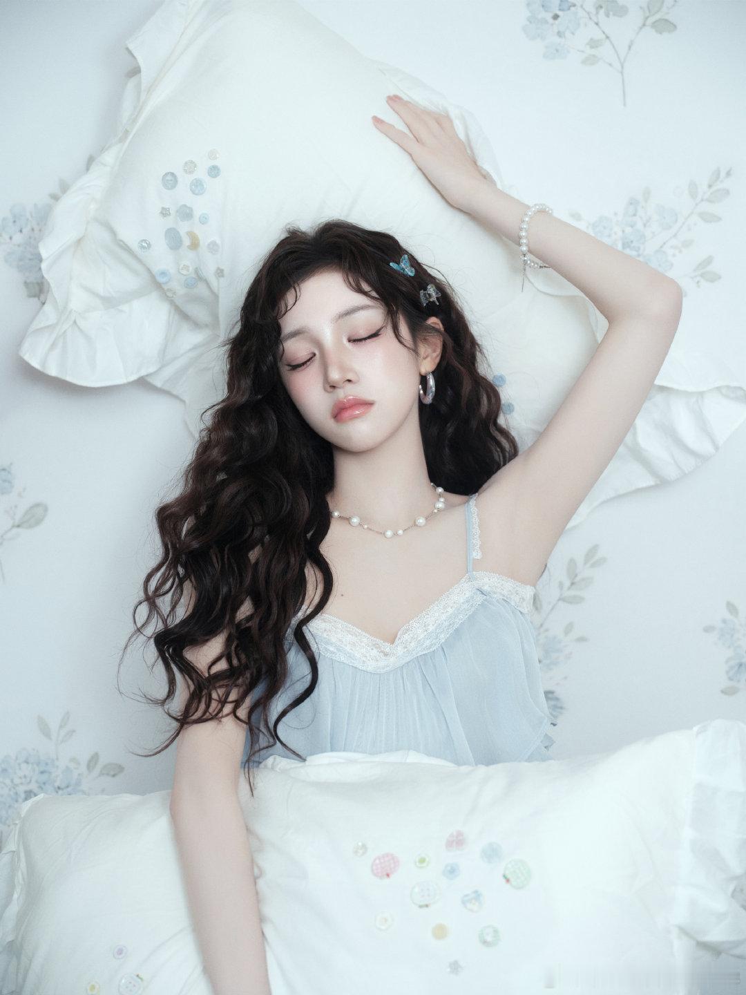 #宋雨琦[超话]#[心] #宋雨琦# 马上分班考了，曲琦们能给我加油吗[鼓掌][鼓掌][鼓掌]好紧张[泪][泪][泪] ​