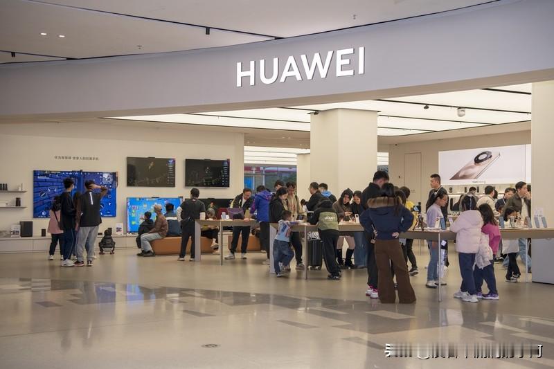 突发！9月起三大国产手机集体涨价，最高涨幅1000元
 
2026年9月1日，手机市场迎来重磅变动。

华为、小米、荣耀三大国产头部品牌同步调价，全价位机型价格全线上涨，直接打破消费者的购机性价比预期。
 
本次调价覆盖范围极广，从千元中端机到万元旗舰机无一例外，不同机型涨幅差异明显。华为涨价力度最