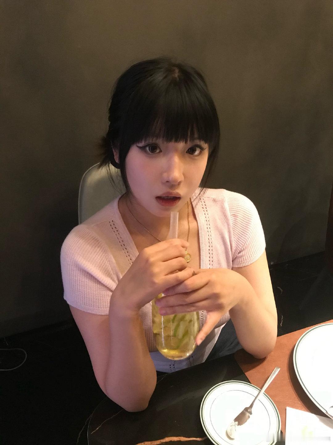 ok啊！大疆也挺适合我[春游家族]
以及诡秘去gr办业务送了一堆，然后我直接享福了嘿嘿，我爱诡秘[春游家族][春游家族] ​
