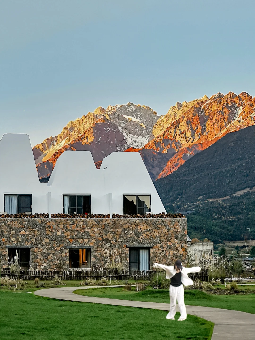 雪山脚下｜一家不可能只来一次的避世酒店‼️