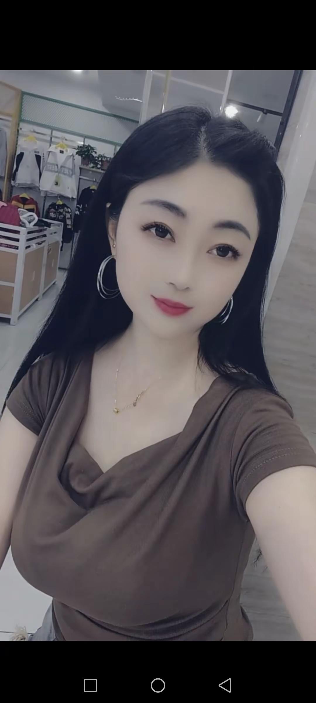 当你把人性看透，你就会喜欢独处不愿意掺合无效社交，更不会讨好别人