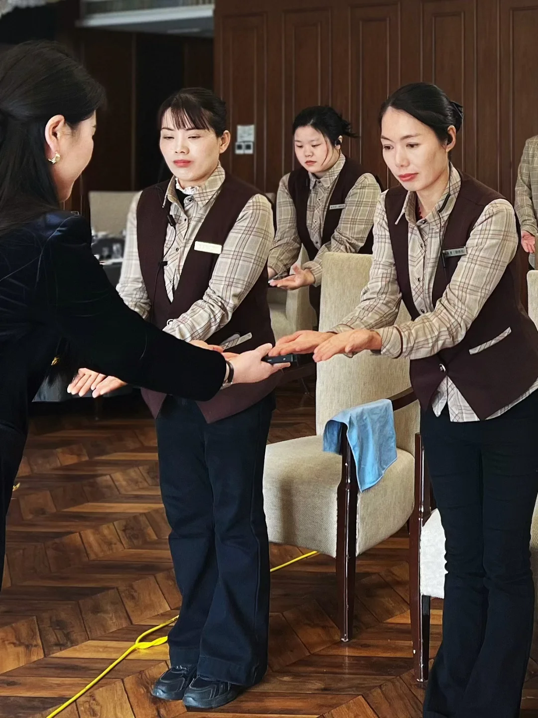 餐饮服务礼仪｜好礼仪，才是门店的活广告