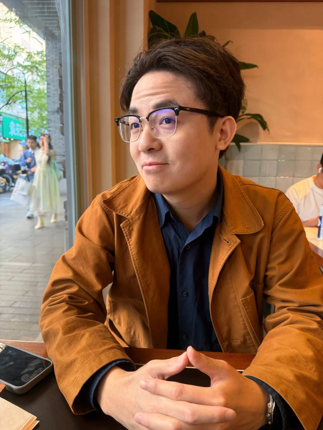做内容不用贵设备，我从来都是拿手机起号