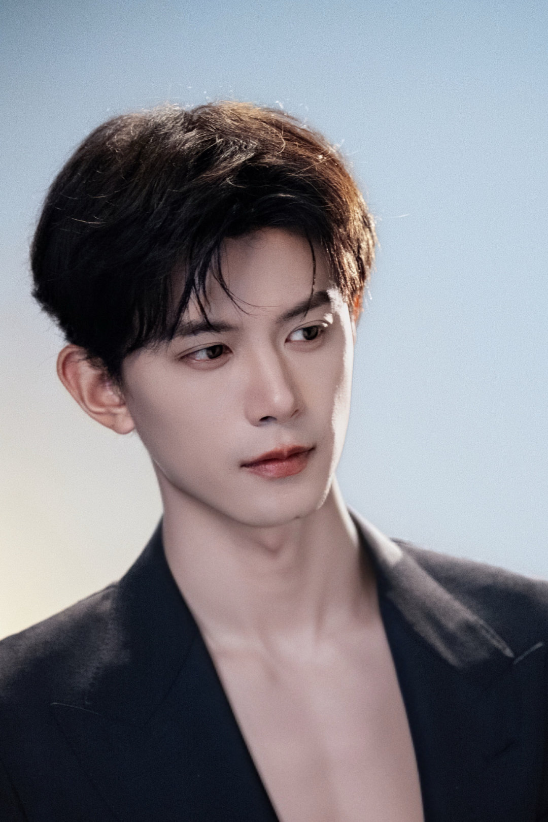 #邓凯沈青决# dk#邓凯# 

把自己活成一束光吧，不必借谁的光，你要照亮自己的路，温暖自己的心，然后让靠近你的人都感到晴朗🌻

​