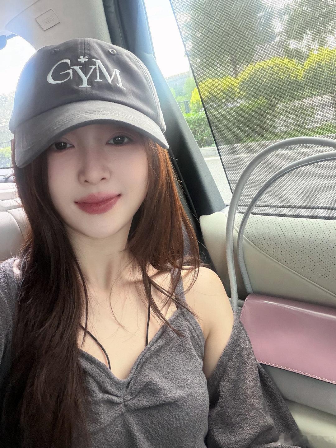 #吴宣仪[超话]##吴宣仪中国人能飞打卡姿势# 
发帖做做超喜欢 ​
