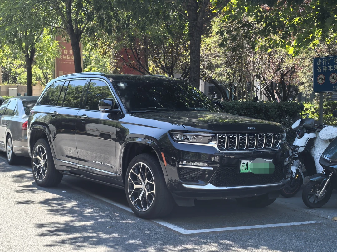 两台跌破发行价的正经豪华SUV