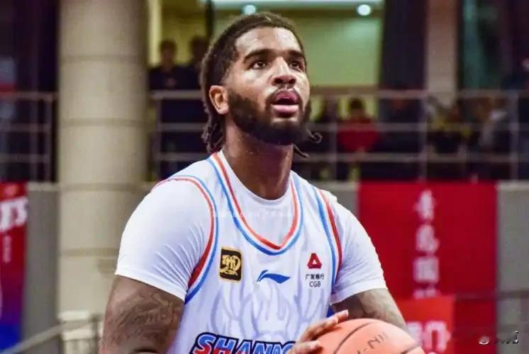 CBA季后赛12进8辽宁跟山东的比赛，网友更相信辽宁男篮的底蕴和实力...