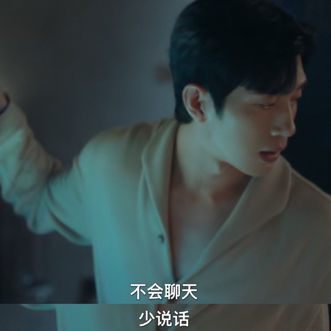 不会聊天，少说话。
——《早春晴朗》
送给栾念自己……
[月亮]晚安
#每日围炉# ​