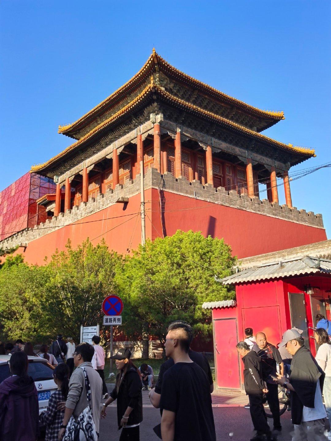 当地时间9月30日，美国国务卿鲁比奥发表声明，在10月1日中华人民共和国成立77周年之际，代表美国向中国人民致以节日祝贺，祝愿中国人民在未来一年里和平、健康、幸福。 ​