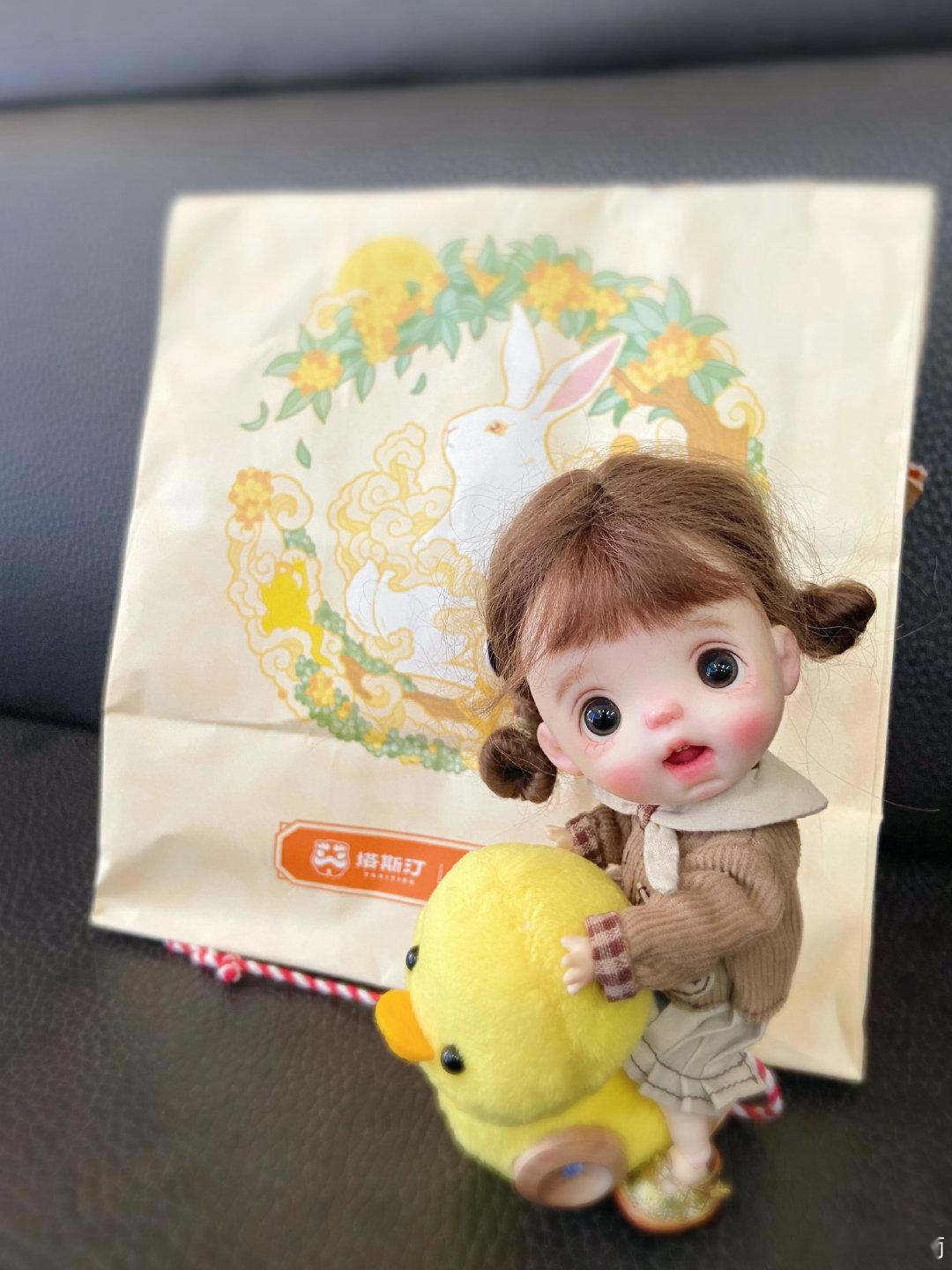 #F的胡萝卜[超话]# 
中秋节快乐！🐇
👧🏻
💇🏻‍♀️
🥿​
