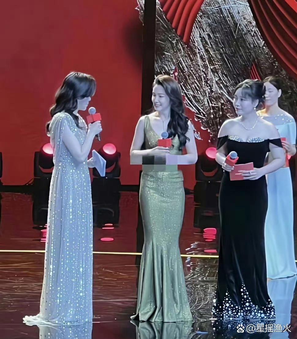 李雪琴这是瘦了多少，身材竟然跟李冰冰不相上下。 ​