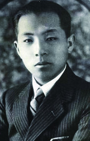 少帅张学良，活到101岁，晚年炫耀：“我告诉你这个，中外都算上，白人、中国人，那个嫖的不算，花钱买的、卖淫的不算，我有十一个女朋友，情妇！我的情妇算一算有11个。”

信息来源中国新闻网，标题：《张学良口述历史首次系统出版 共 7 卷》

张学良活过百岁，到九十一岁才在口述访谈里聊起自己年轻时代和异