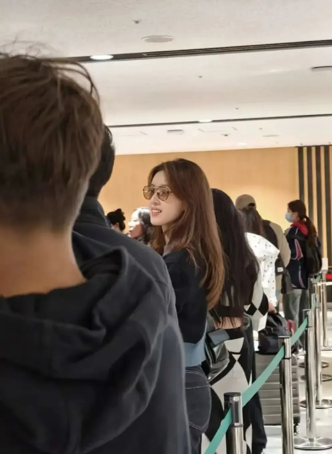 机场偶遇章泽天