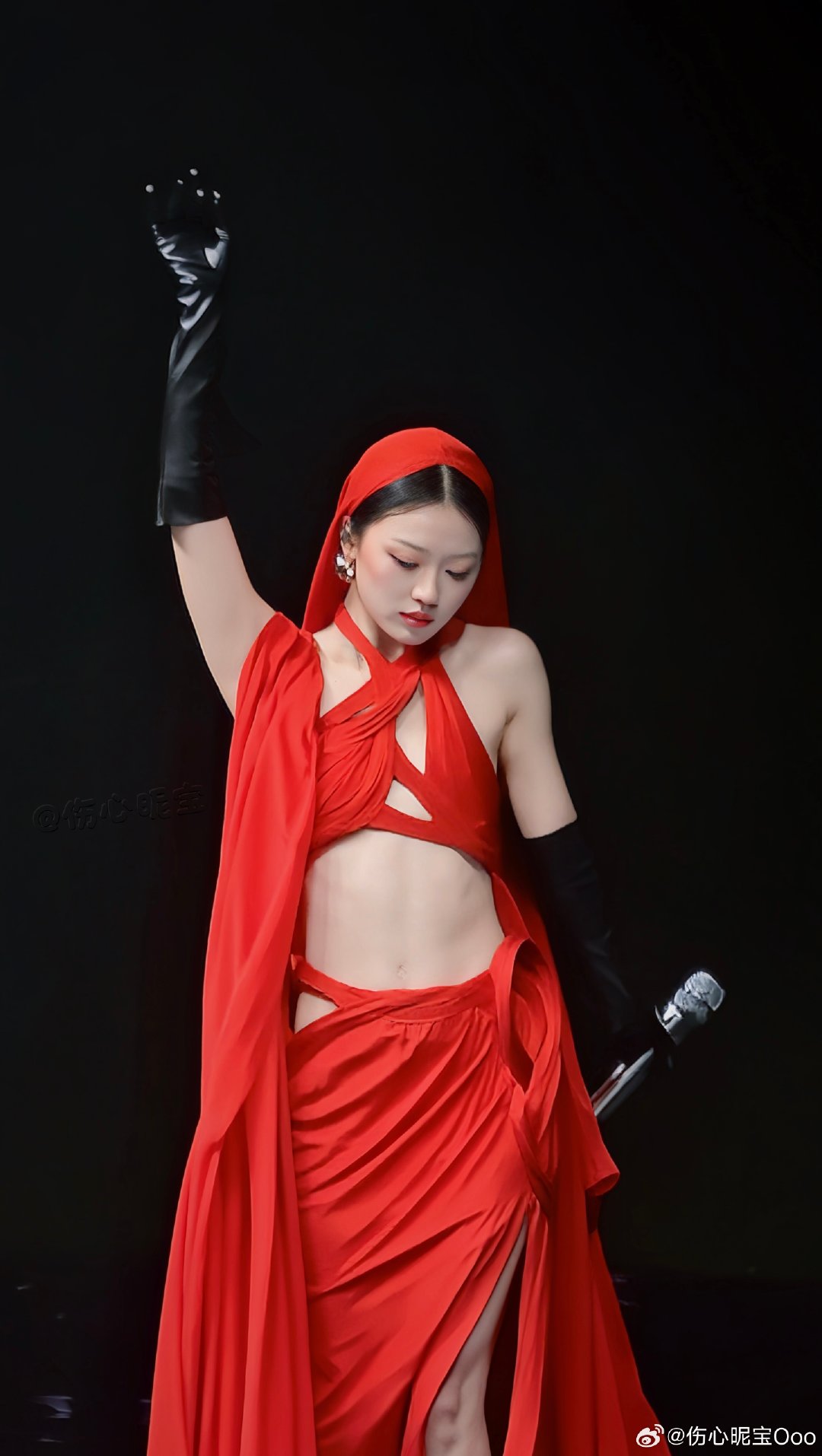 #单依纯[超话]#  2026｜0823❤️‍🔥
这套红裙我只想说：妈咪！！！！
#单依纯##单依纯演唱会# ​