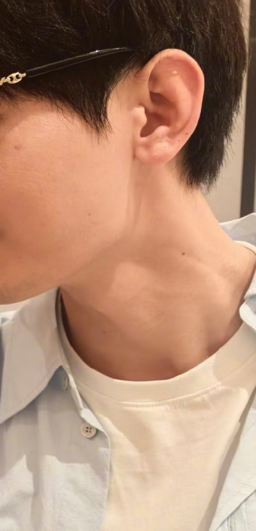 #张智霖成毅合照# cy#成毅赴山海萧秋水# 

如此性感！

成毅｜傅诗淇｜卢云 | 两京十五日 | 朱瞻基 ｜狩谎｜林彦廷 ​
