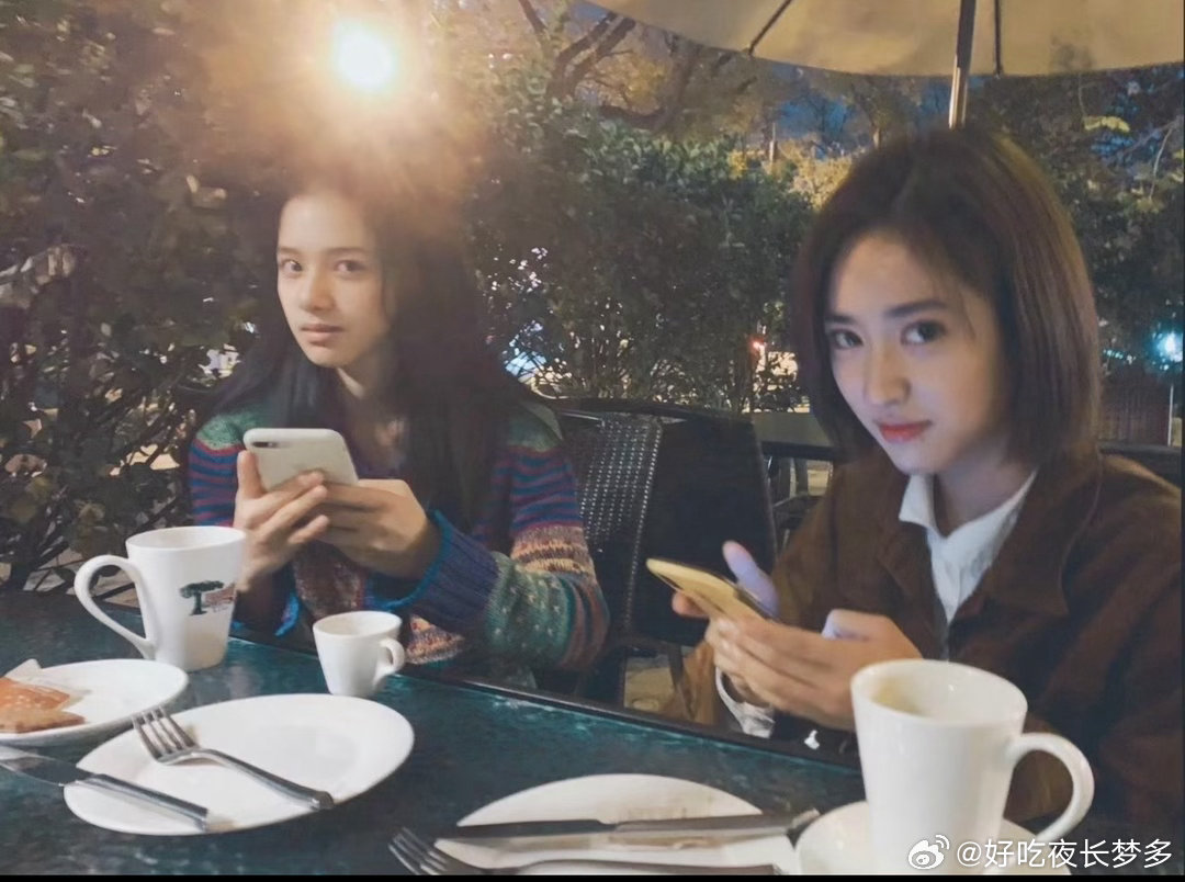 #张婧仪[超话]##张婧仪##婧仪的相册集# 考古到一张🍁 ​