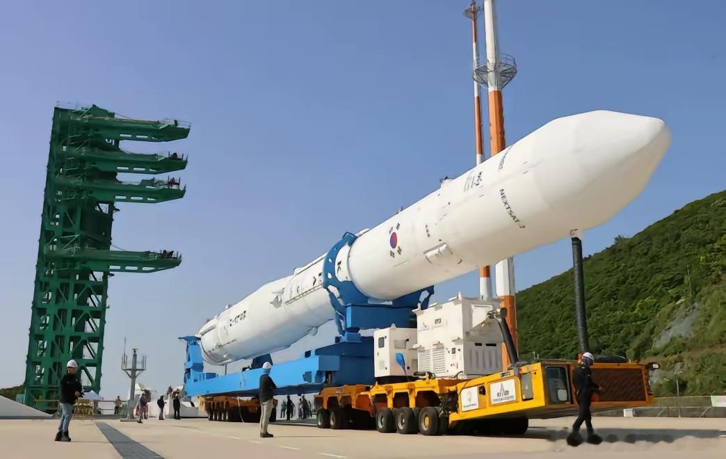 韩国成功一箭15星。
这可能是很多网友都意想不到的事情，在10月7日，韩国发射了一枚“世界”号火箭，成功将15颗卫星送上了太空。
这是世界号火箭的第五次发射任务，这一次发射的15颗卫星全部成功分离并且进入预定轨道，包括5颗对地观测卫星和10颗立方体卫星。
按照计划，韩国也计划在近地轨道构建一个 ​