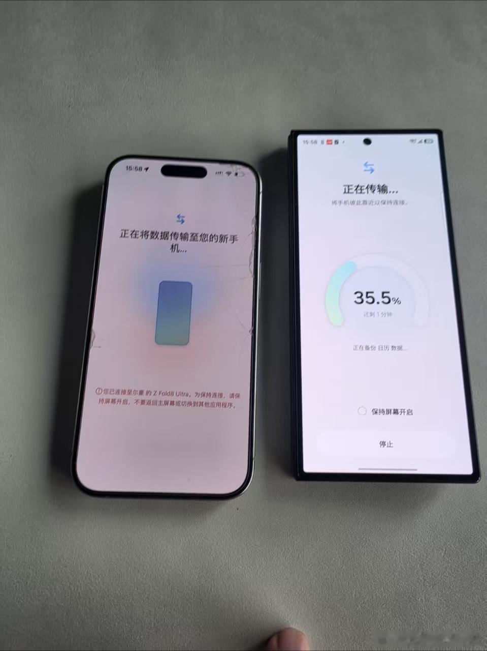 实测iPhone转三星 Fold 8 Ultra数据迁移：S换机助手效率极高。仅需App+数据线，全量数据（照片、通讯录、短信、备忘录、微信聊天记录）完整迁移，零丢失。方案也给列出来了：
1.原设备（也就是原先的iPhone）于App Store下载S换机助手。
2.目标设备（新买的三星）在开机引导中选择"从iPhone/iPad导入" ​