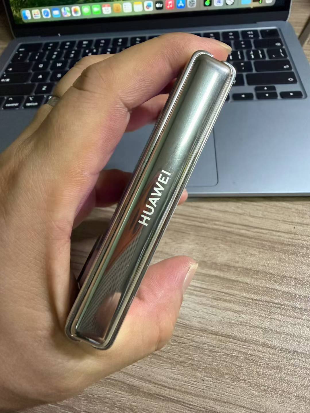 【豆花数码】
华为Pura X 国行
成色95新（电池健康100%）
还有一个月保修
- 12+512G：白 4499 ​
