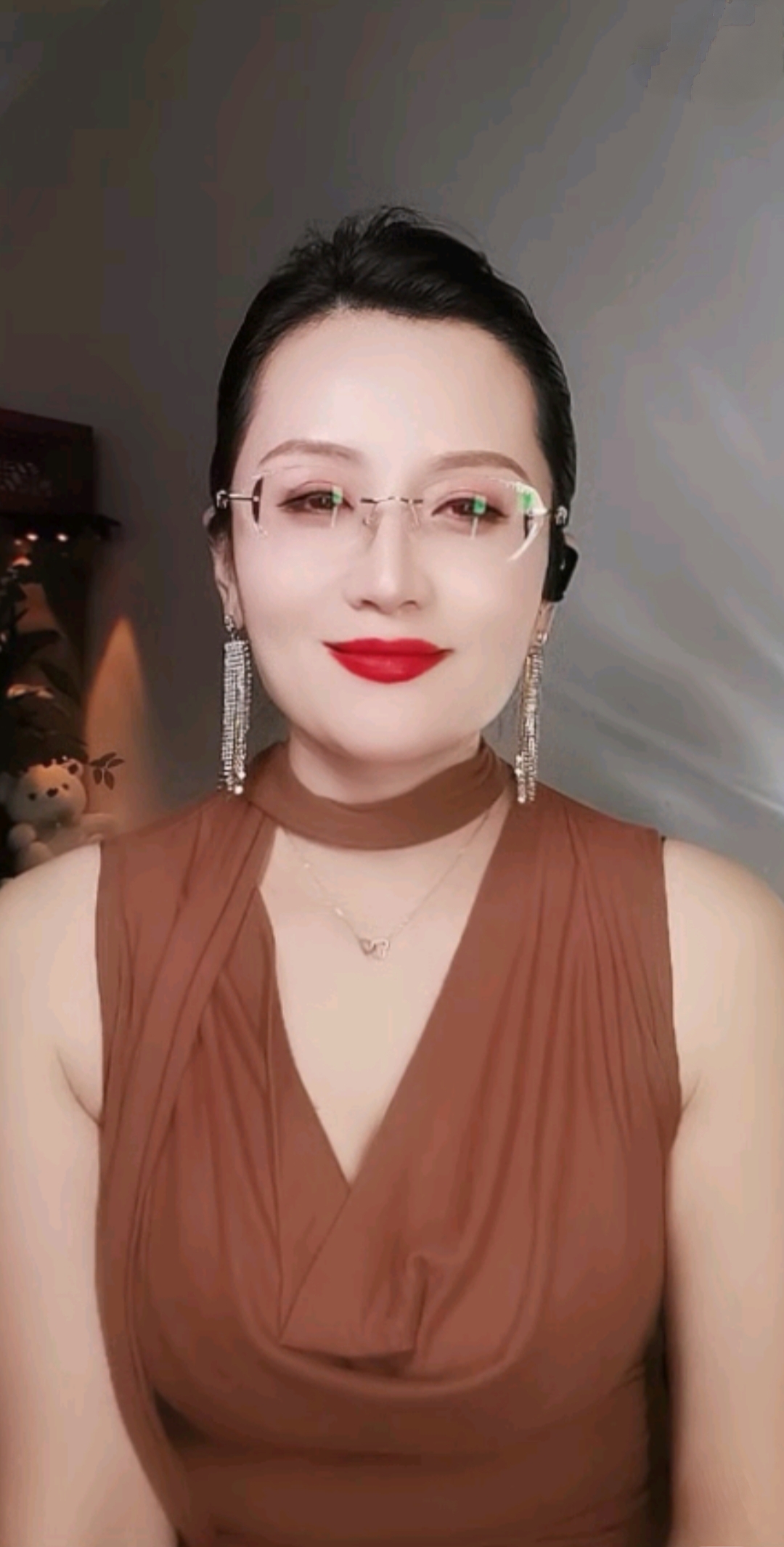 漂亮温婉优雅，端庄得体，谈吐文雅，心地善良，是最有气质的美女！