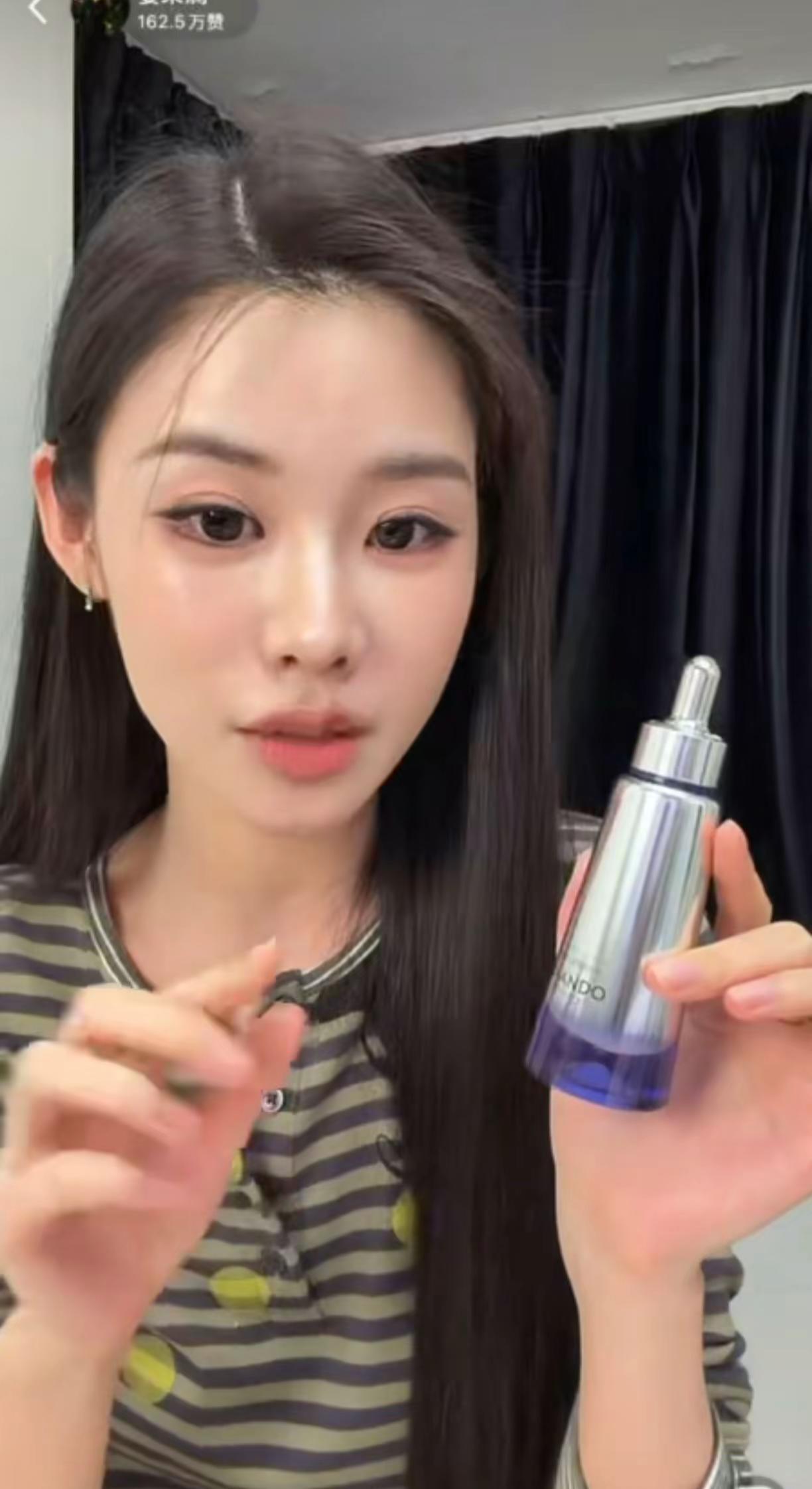 姜姐！ 你还是太全面了！我认输！看她直播状态真真是好到爆！！整张脸又小又紧的，皮肤看着贼嫩！！这回直接跟着她买了自然堂小紫瓶，我倒要看看是不是真的这么牛